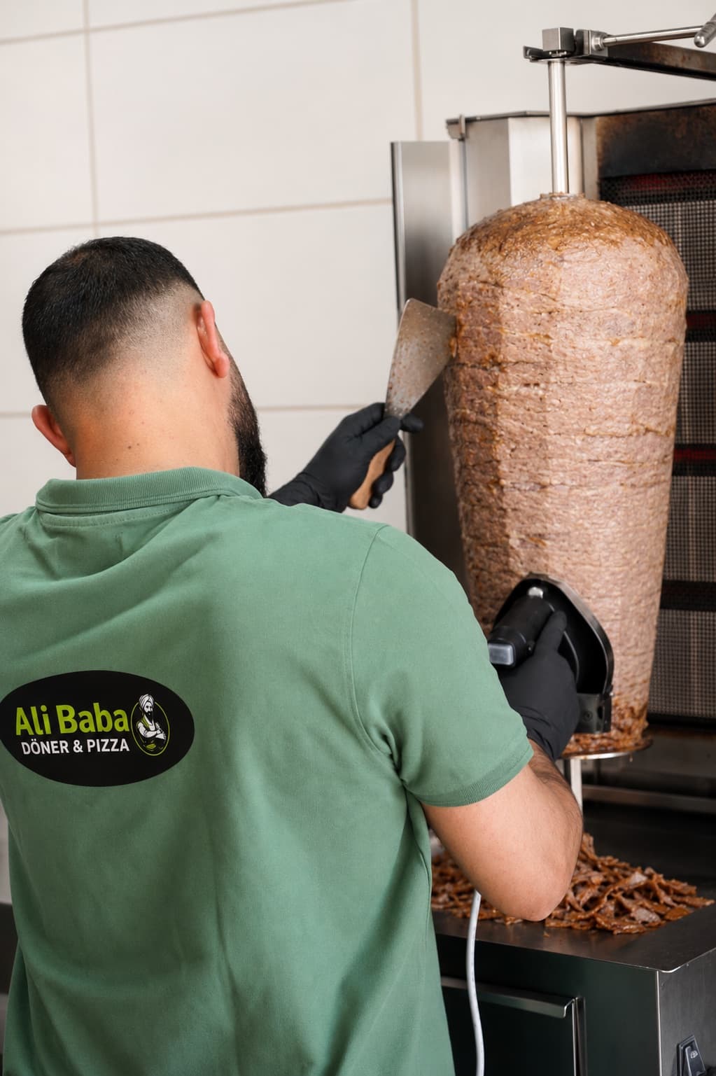 Frisch geschnittenes Döner-Fleisch direkt vom Spieß bei Ali Baba in Chemnitz